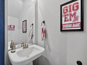 2 Bedroom 2.5 Bath College Station Condo