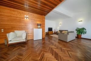 Villa Basalto by Mth