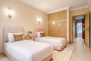 Spacious 2BR Balcony City Center Near Plaza