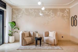 Spacious 2BR Balcony City Center Near Plaza