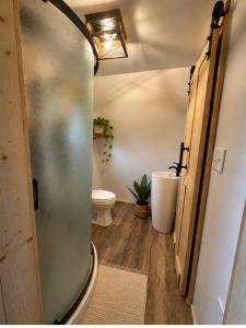 Newly built tiny A-frame cabin near Luray Caverns & Shenadoah National Park