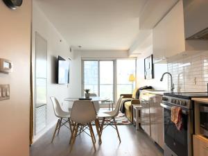 The Downtown Lux 2 Bedroom Apartment