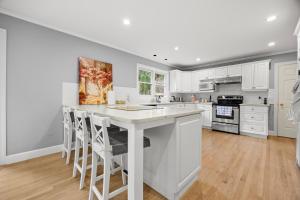 Amazing Spacious 3BR Cozy Home Near Crescent Beach