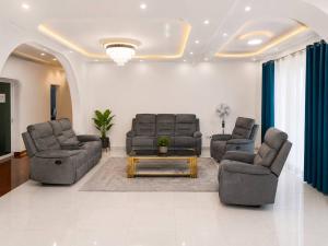 Modern Apartment Free WiFi Airport pickup