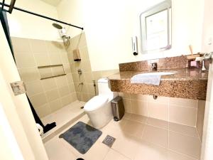 Cozy Luxe Penthouse at Acacia Estates