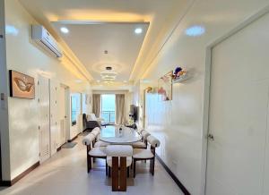 Cozy Luxe Penthouse at Acacia Estates