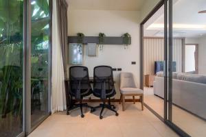 Ozone Campus Villa with Private Pool by Lofty