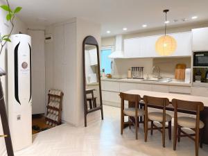 Hanok style, Up to 6 people , Luggage storage , Gyeongbokgung, Gwanghwamun, Jongno, Hongdae, Myeongdong, DDP