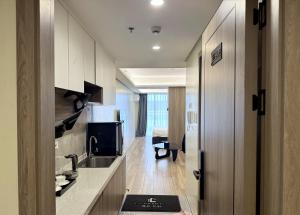 L CONDOTEL Apartment Near Okada Casino PITX MOA with Pool