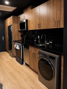 Black Cave Skyline Luxury 1BR UG Parking