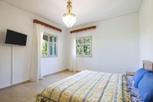 Traditional Aperi Home with Sea & Valley Views