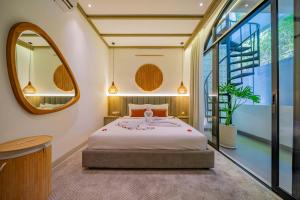 Villa with pool, BBQ & rooftop jungle views