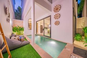 Villa with pool, BBQ & rooftop jungle views
