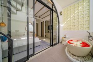 3BR Mengwi villa - pool & jungle rooftop
