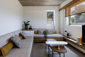 New Modern Villa Domus Myrtia with private pool & BBQ, 4km from nearest beach
