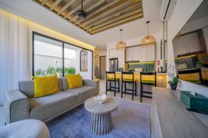 3BR villa - private pool & jungle views