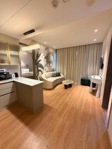 12A04 Skyline Luxury Royal 2BHK at MyDen, 3 Private Balconies, Beautiful City Views, Bright, Airy & Sunlit, 2 Ensuite Bedrooms, Premium Furnishings, Infinity Terrace Pool, Urbana Market, Cafes & Dining Just Downstairs
