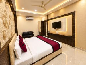 Shri Sai Hotel Azamgarh Near Roadway Bus Stand