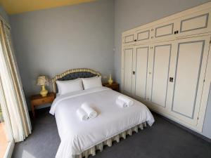 Villa Suiza - Sea Views & Pool in Calahonda