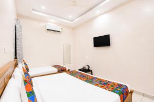 FabHotel HKD Divine Stay