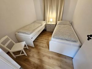 Pokojné spanie s bezpečným parkovaním 10 minút od diaľnice pre 6 osôb
