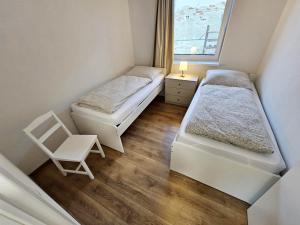 Pokojné spanie s bezpečným parkovaním 10 minút od diaľnice pre 6 osôb