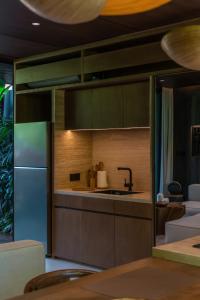 Raw Tropical Villas - Walk to Beach