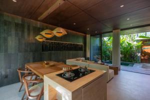Raw Tropical Villas - Walk to Beach