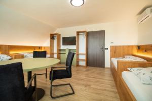 Large Apartment for up to 11 Guests