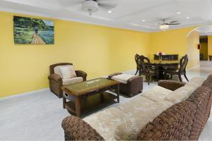Hospitality Expert VSV BF 3BR Pool Beach