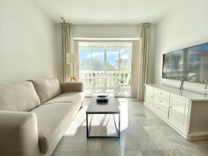 Luminous Apartment in Riviera Del Sol