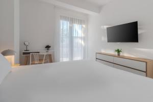 Oak Flat | 2BR, 2BA & Private Parking