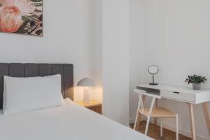 Oak Flat | 2BR, 2BA & Private Parking