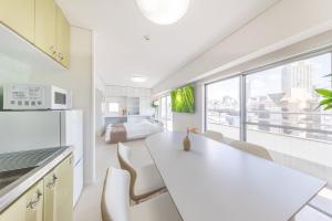 8 mins walk from Ikebukuro, 6 mins from Kanamecho Station, Max 4 ppl, Direct access to Tokyo, Shinjuku, and Shibuya
