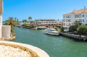 WELCS APARTAMENTO 454 EMP con vistas al canal