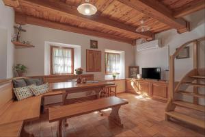 Parish House Mežnarija Near Dolenjske Toplice - Happy Rentals