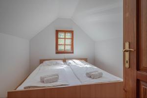 Parish House Mežnarija Near Dolenjske Toplice - Happy Rentals