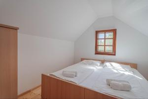 Parish House Mežnarija Near Dolenjske Toplice - Happy Rentals