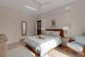 Modern 2BHK with Pool 3km from Calangute Beach by HIREAVILLA