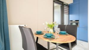 Sun & Snow, Hanza Tower