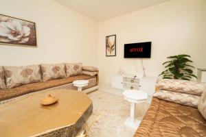 Chic & Elegant Flat on FAR Avenue - Near Beach & Center