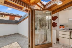Loft In Center With Lake View - Happy Rentals
