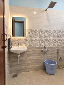 Beautiful 2BHK Premium Stay with Kitchen & Parking in Tirupati