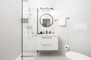 Lumina I Spacious 2BR Apartment I Parking I AC