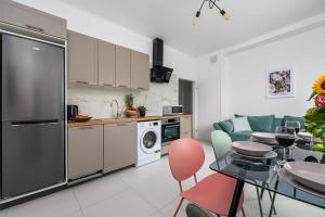 Lumina I Spacious 2BR Apartment I Parking I AC