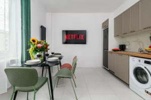Lumina I Spacious 2BR Apartment I Parking I AC