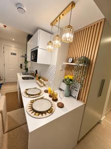 Sky26 Stays by Paula & Hudson Barbados Tower 2615 Azure North Pampanga