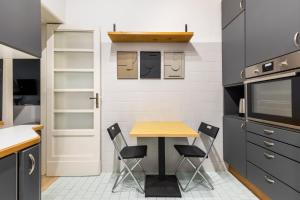 Renovated Design Apartment - Old Town 3 Bedroom