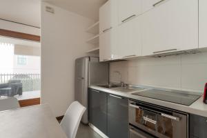 GuestHost - Bright Apartment with Balcony near MM3