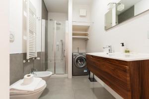 GuestHost - Bright Apartment with Balcony near MM3